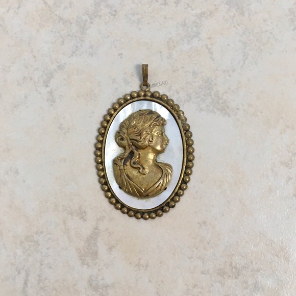 Vintage Art Nouveau Bronze Tone MOP Cameo Necklace Pendant - Picture 11 of 16